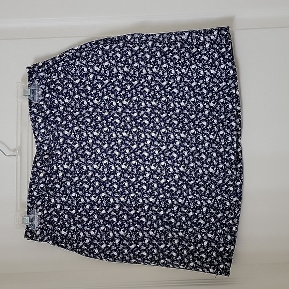 Dockers, Size 4P, Every Day Skooter Skort, Blue with White Fish & Crab Pattern - Picture 1 of 10